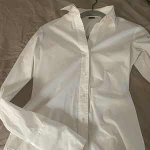 Beautiful smart white shirt with excellent detail on the sleeve